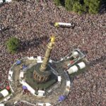Caçula da Love Parade, Rave The Planet acontece dia 17/08 em Berlim. Em 2023, reuniu 300 mil pessoas e participação de brasileiros